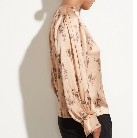 VINCE Wisteria Floral Silk Blouse Size M Medium Cream Tan Beige - Picture 4 of 8